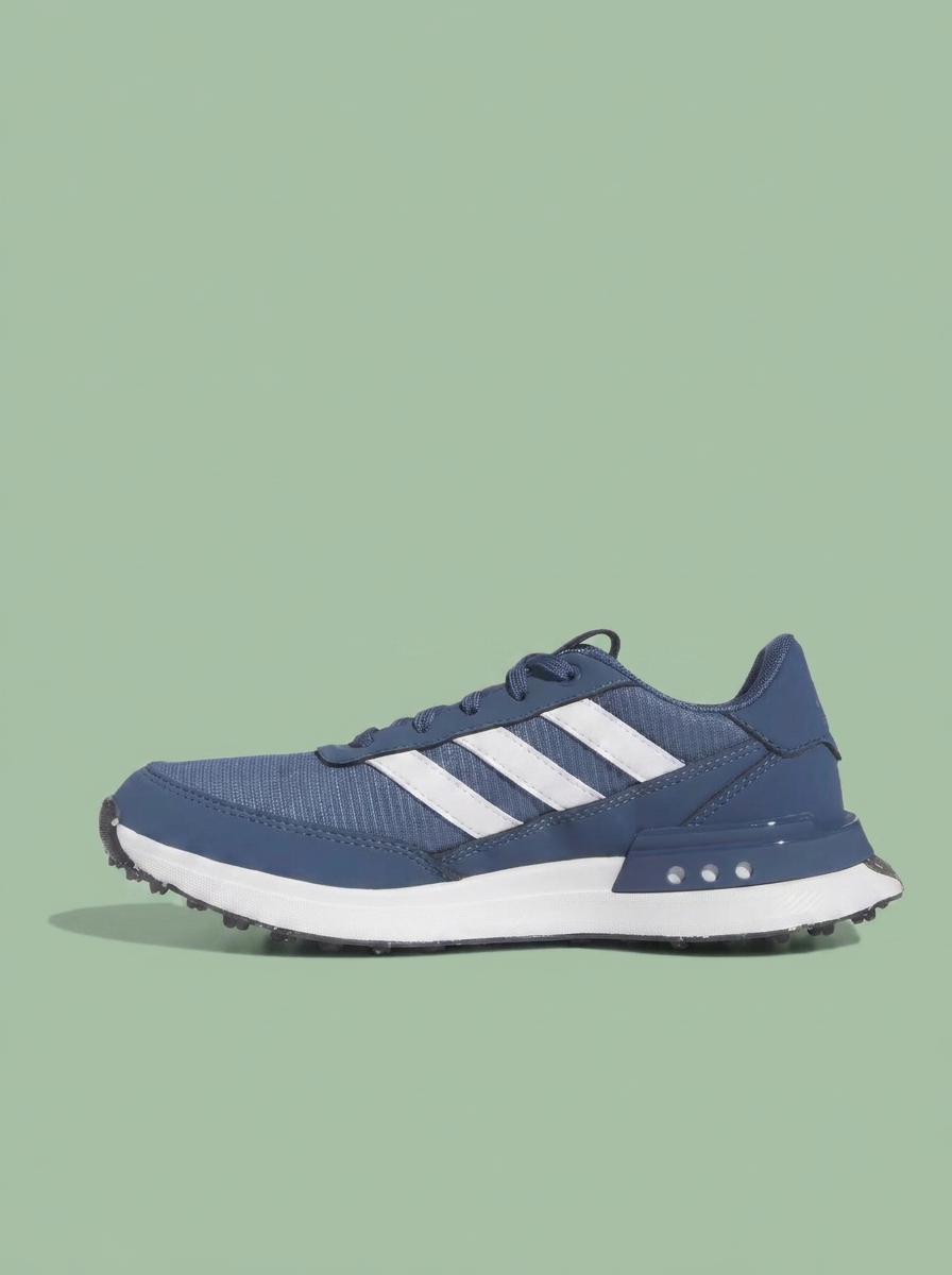 Adidas Run 70s.